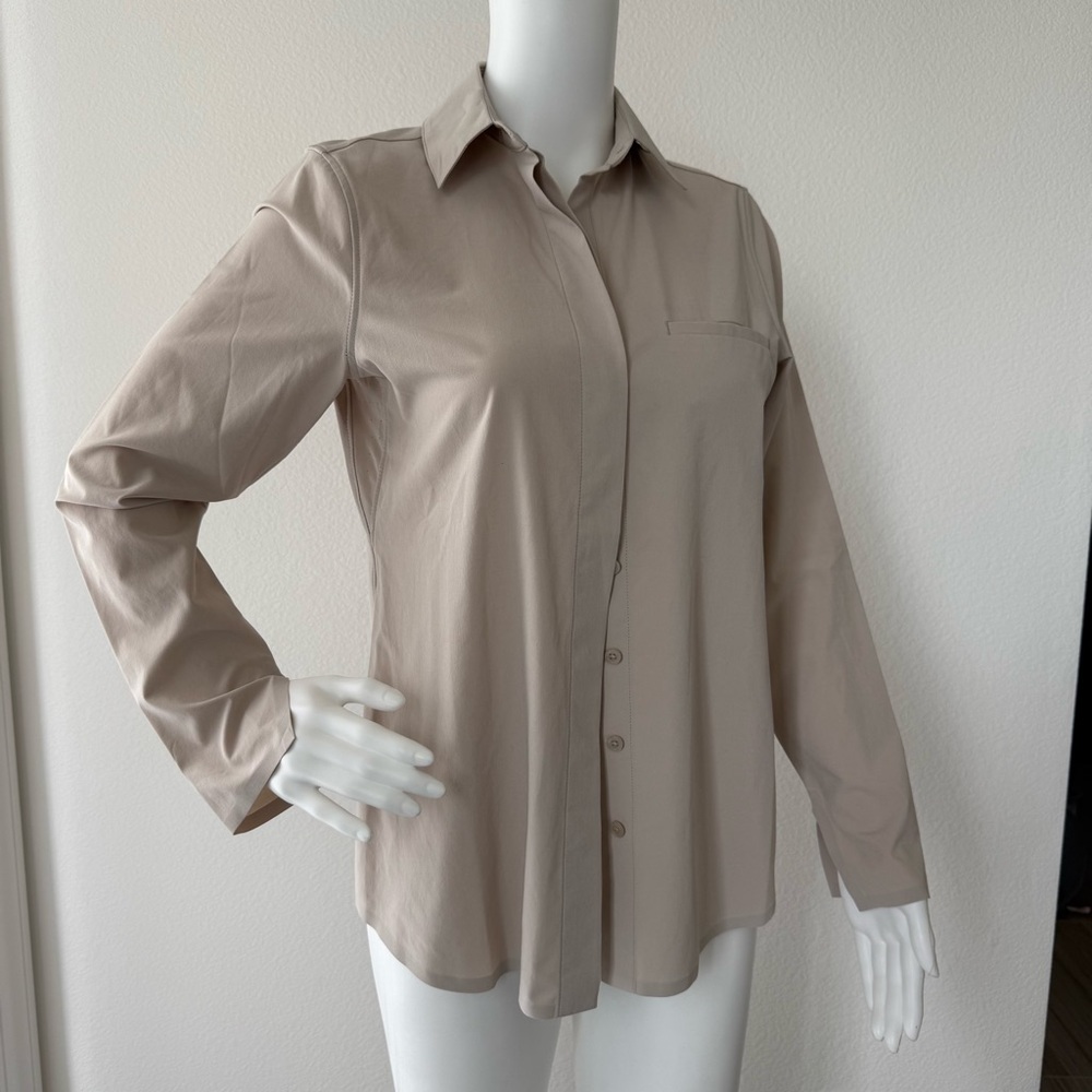 Athleta Urbanite Button Down Shirt Beige XXS NWOT